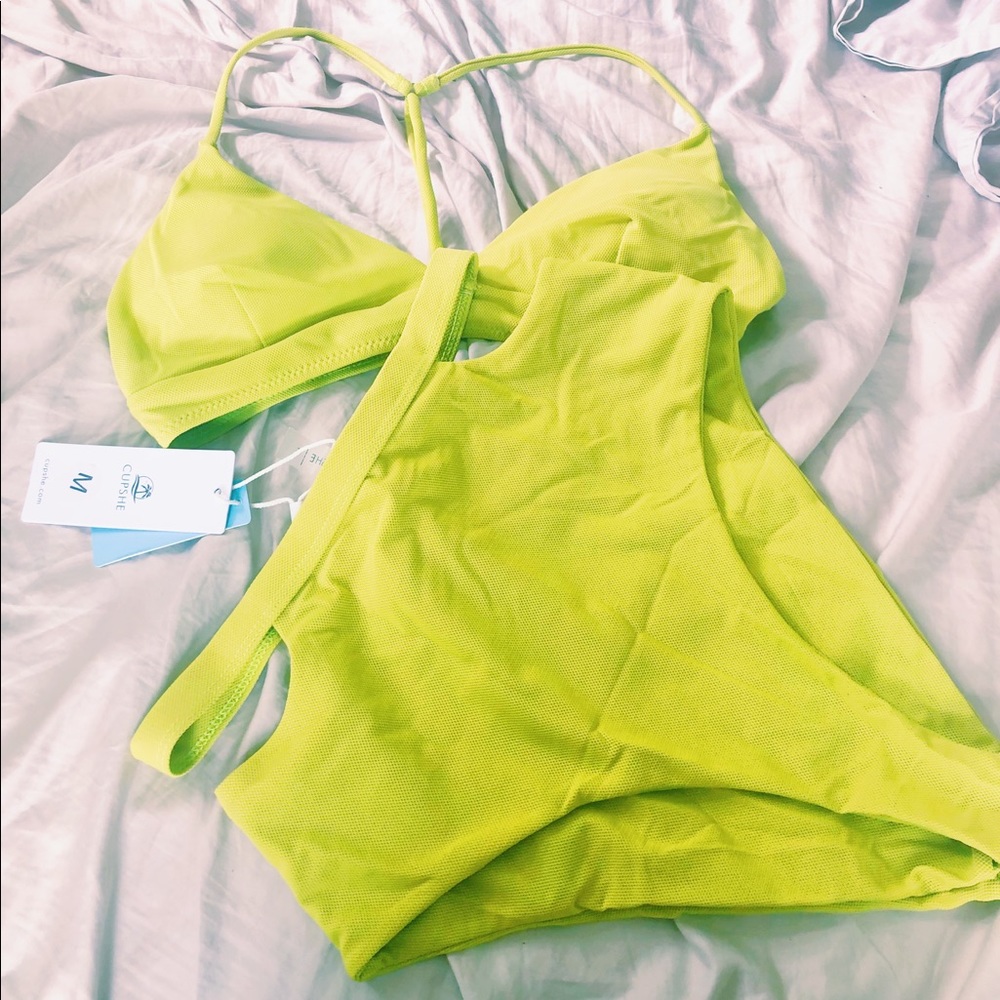 brand new bikini set!